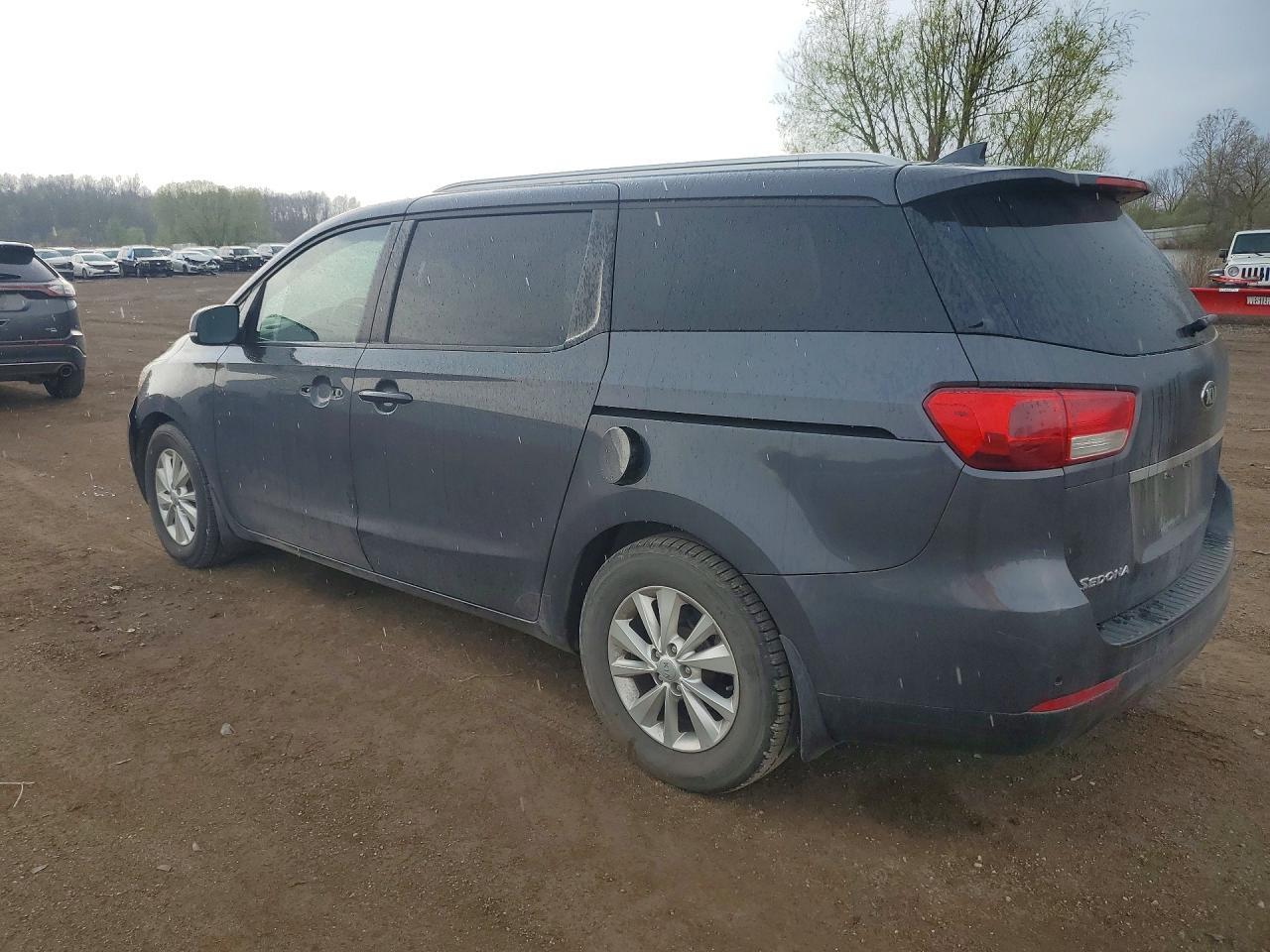 2016 Kia Sedona Lx - Image 2