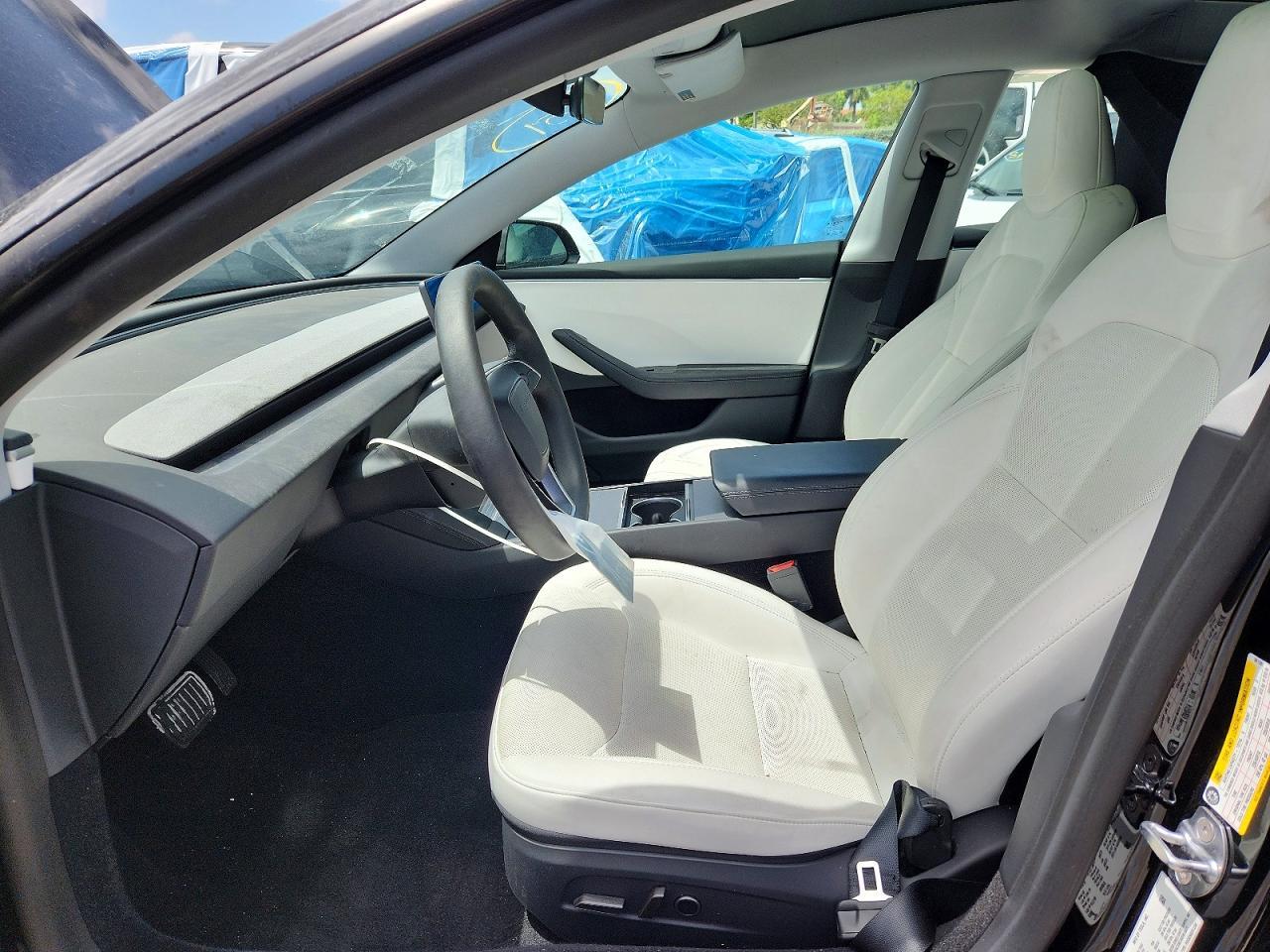 2025 Tesla Model 3 - Image 7