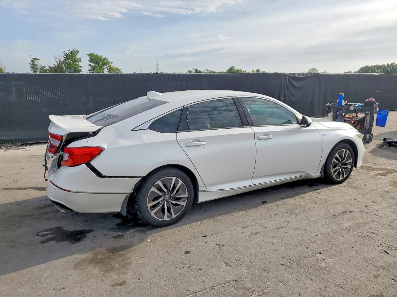 2019 Honda Accord Touring Hybrid - Image 3
