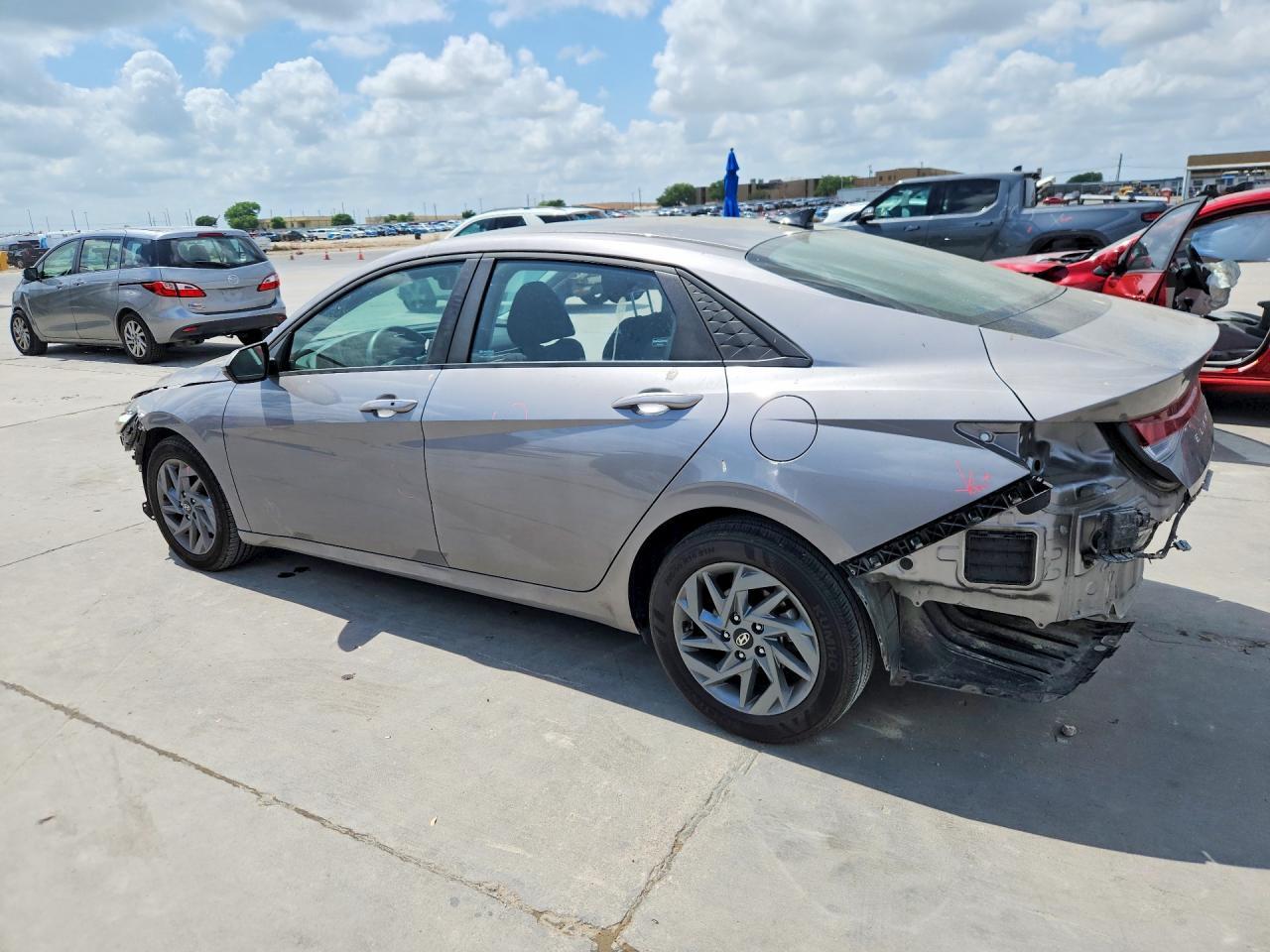 2024 Hyundai Elantra Sel - Фото 2