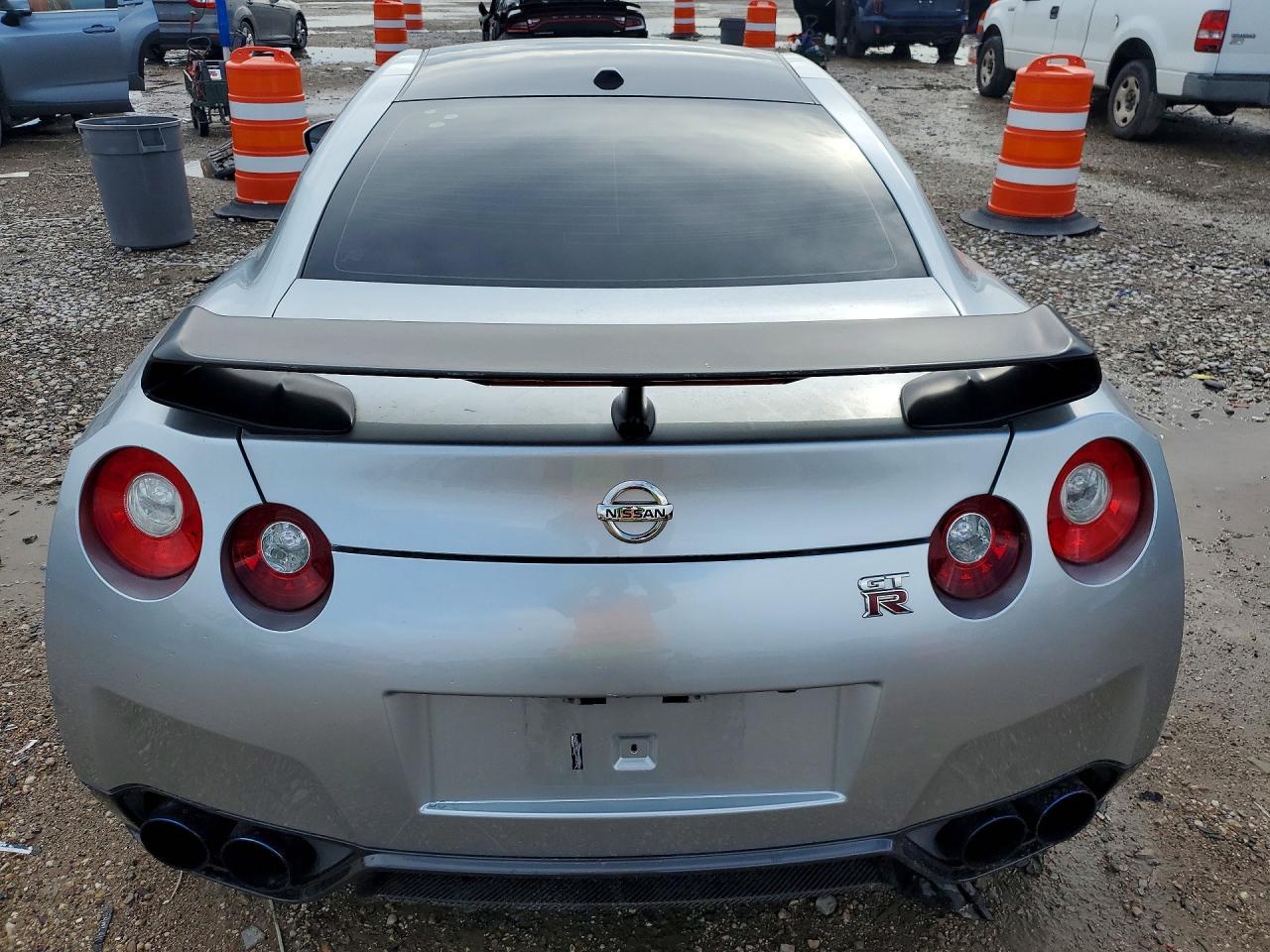 2014 Nissan Gt-R Track Edition - Image 6