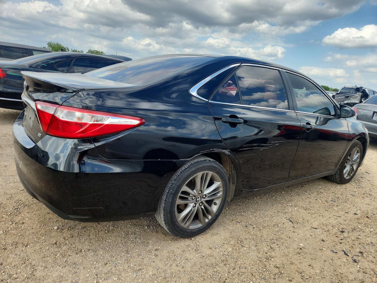 2017 Toyota Camry Se - Фото 3