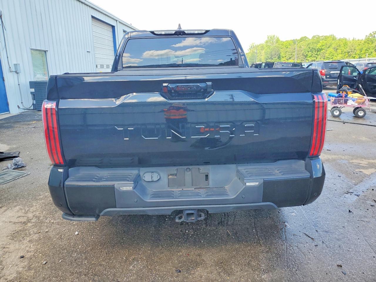 2024 Toyota Tundra Platinum - Image 6