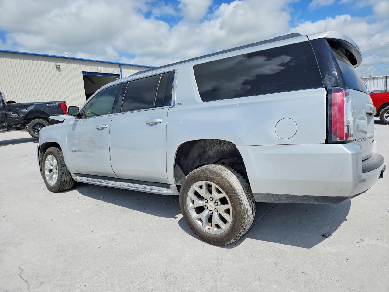 2015 GMC Yukon Xl - Фото 2