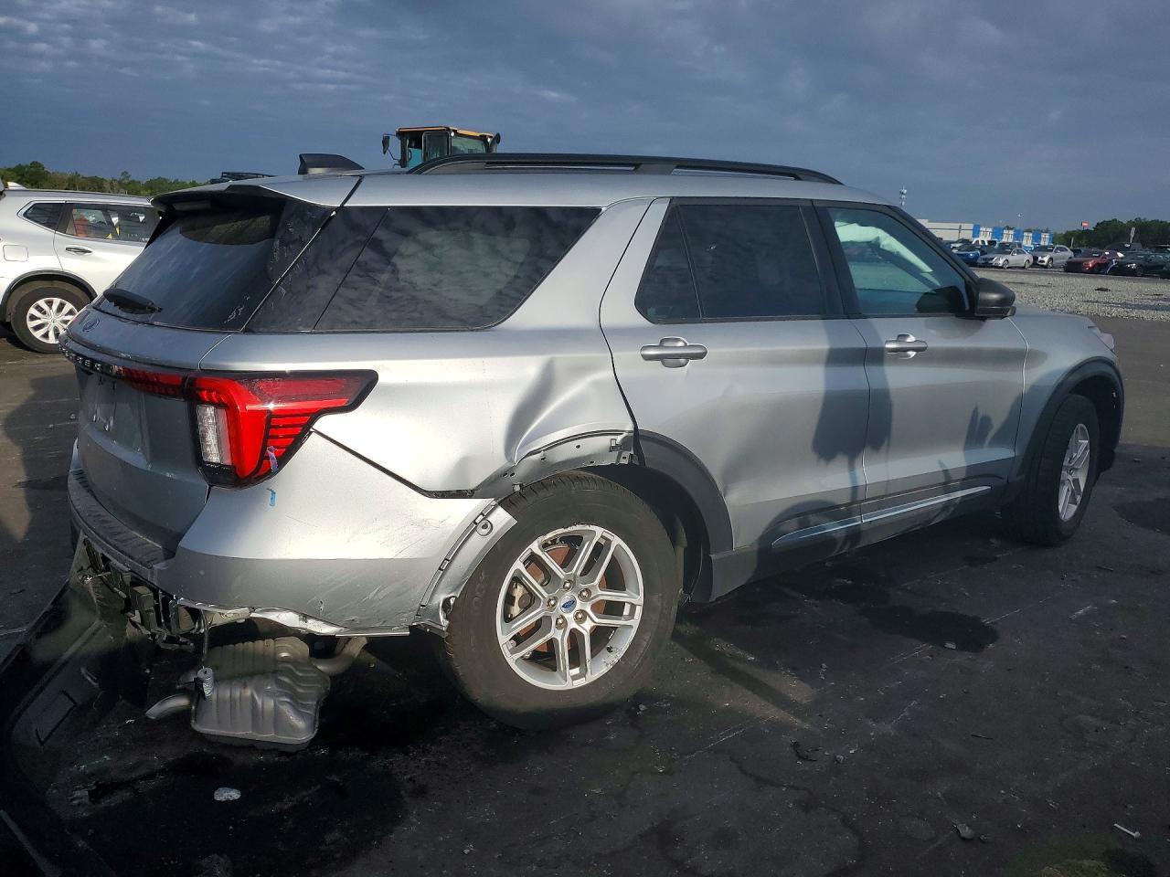 2025 Ford Explorer Active - Фото 3