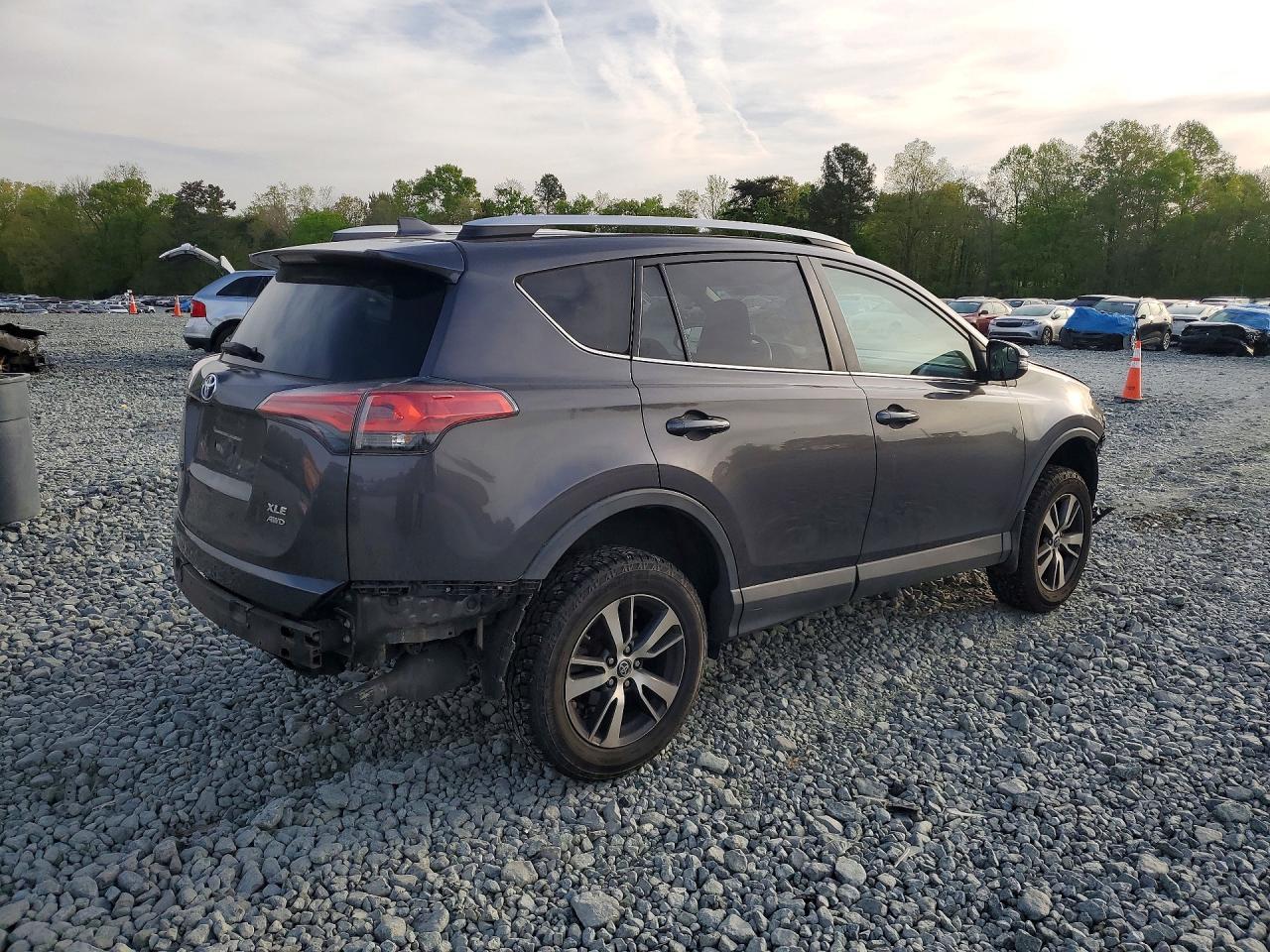 2016 Toyota Rav4 Xle - Image 3