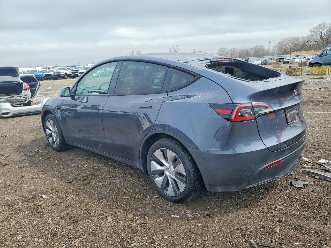 2023 Tesla Model Y - Фото 2