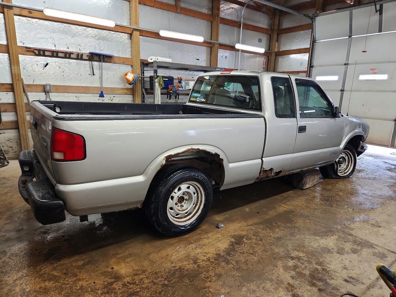 2001 Chevrolet S Truck S10 - Фото 3