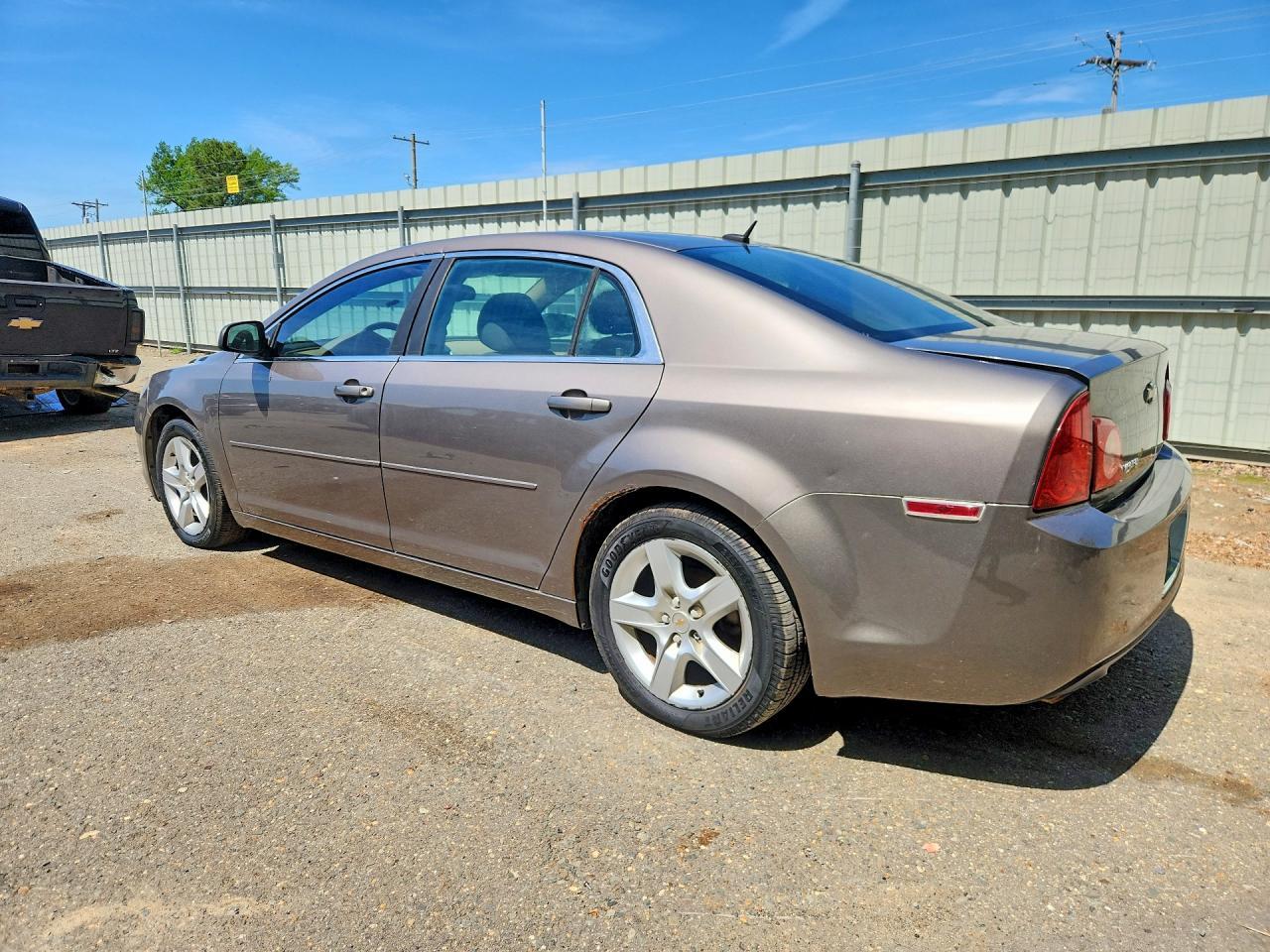 2011 Chevrolet Malibu Ls - Image 2