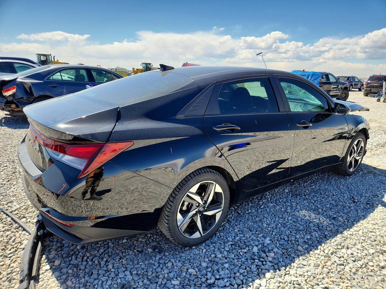2023 Hyundai Elantra Sel - Фото 3