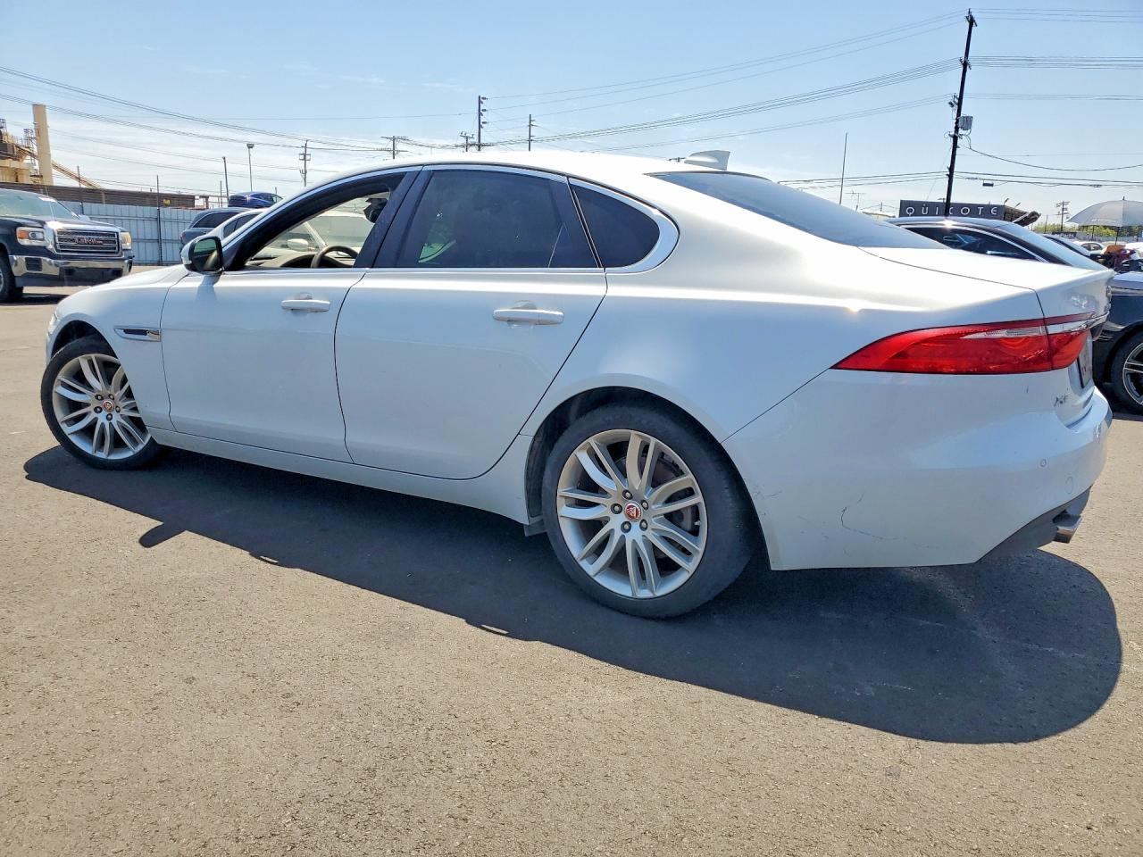 2017 Jaguar Xf Prestige - Фото 2