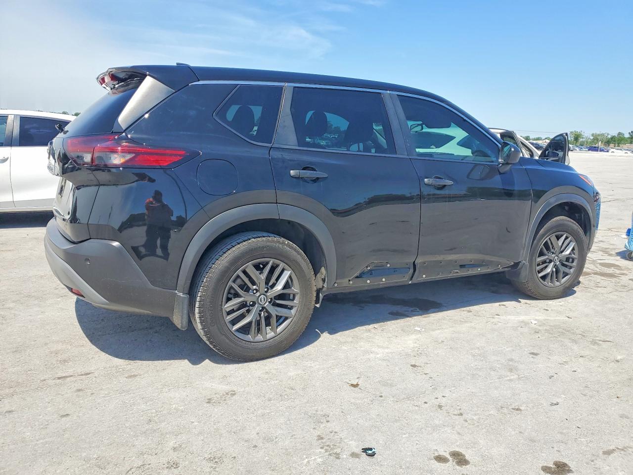 2022 Nissan Rogue S - Image 3