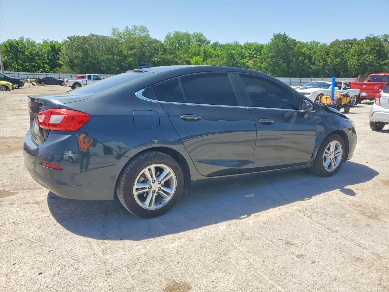 2017 Chevrolet Cruze Lt - Image 3
