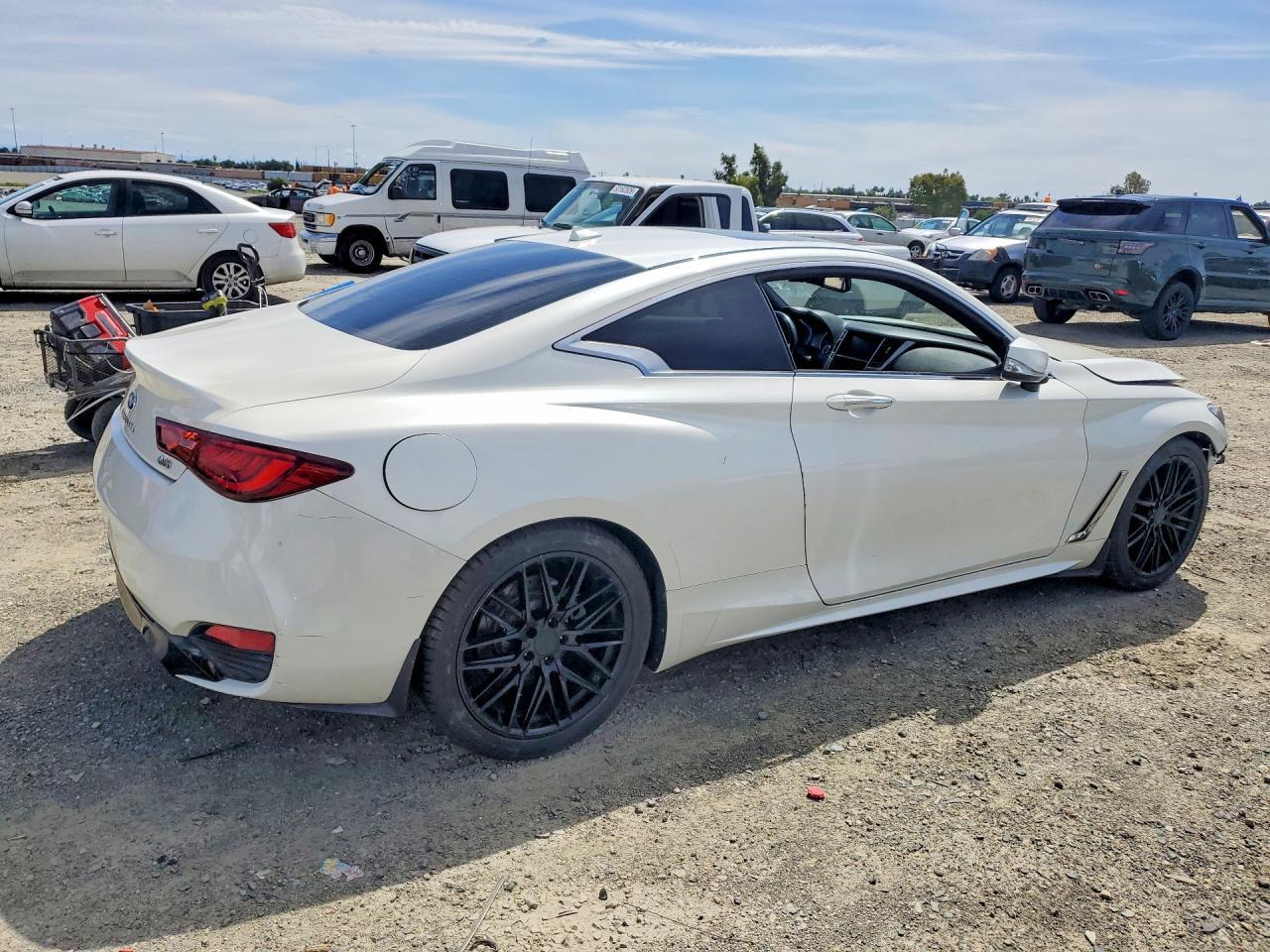 2017 Infiniti Q60 3.0T Premium - Фото 3