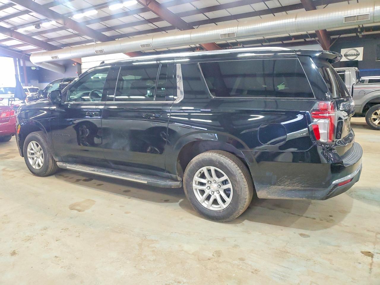 2021 Chevrolet Suburban K1500 Ls - Фото 2
