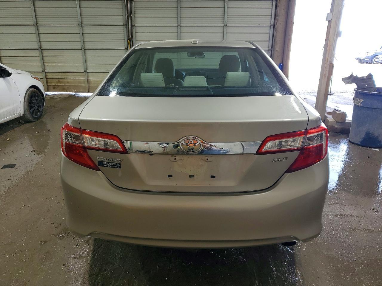 2014 Toyota Camry Xle - Image 6