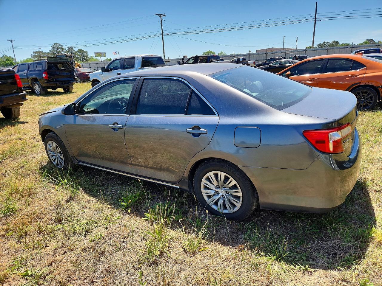 2014 Toyota Camry Le - Image 2