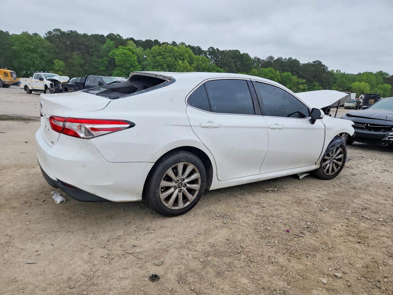 2018 Toyota Camry Le - Фото 3