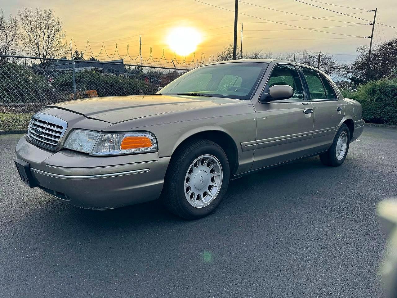 2001 Ford Crown Victoria Lx - Фото 2