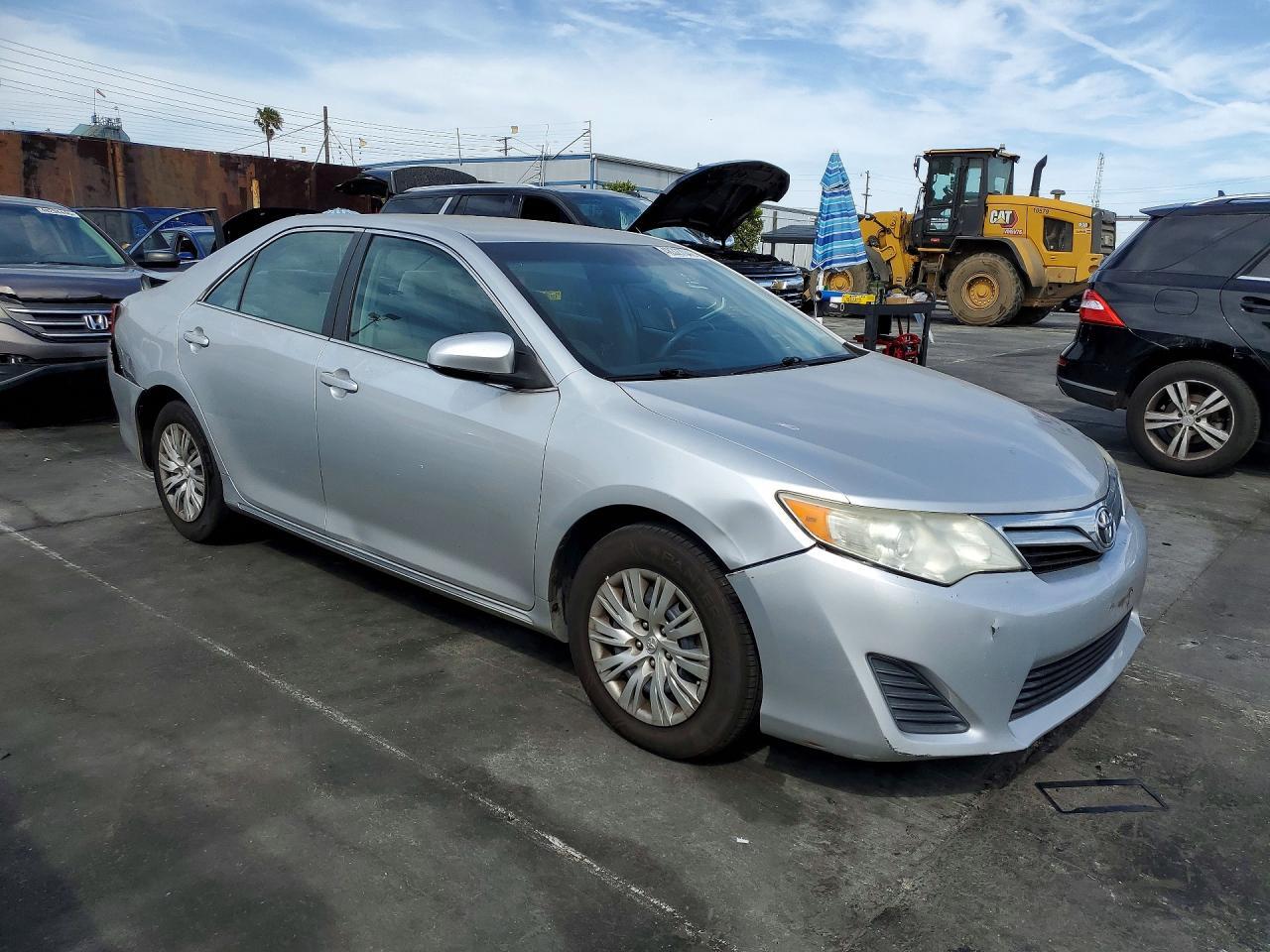 2014 Toyota Camry Le - Image 4