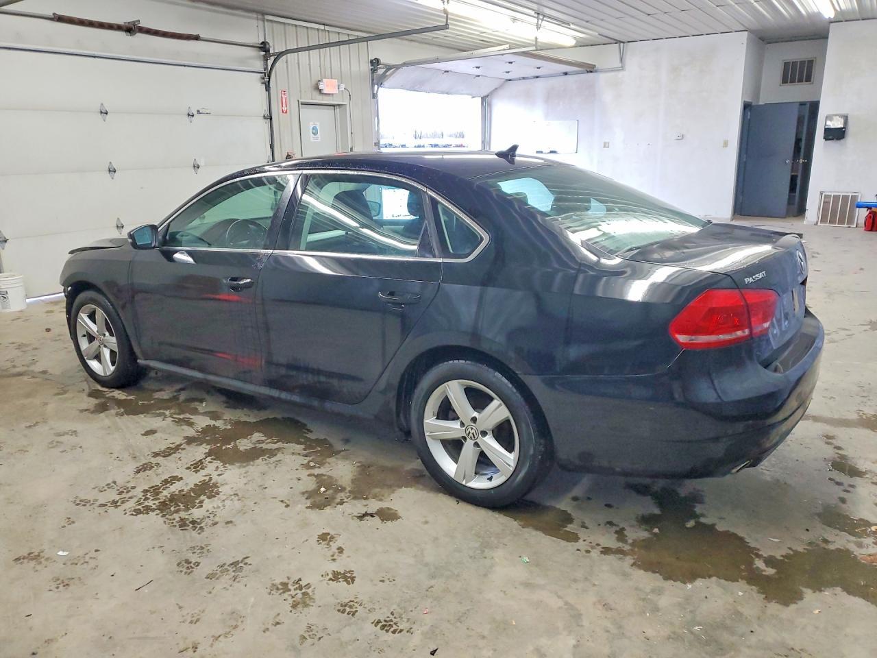 2013 Volkswagen Passat Se - Фото 2