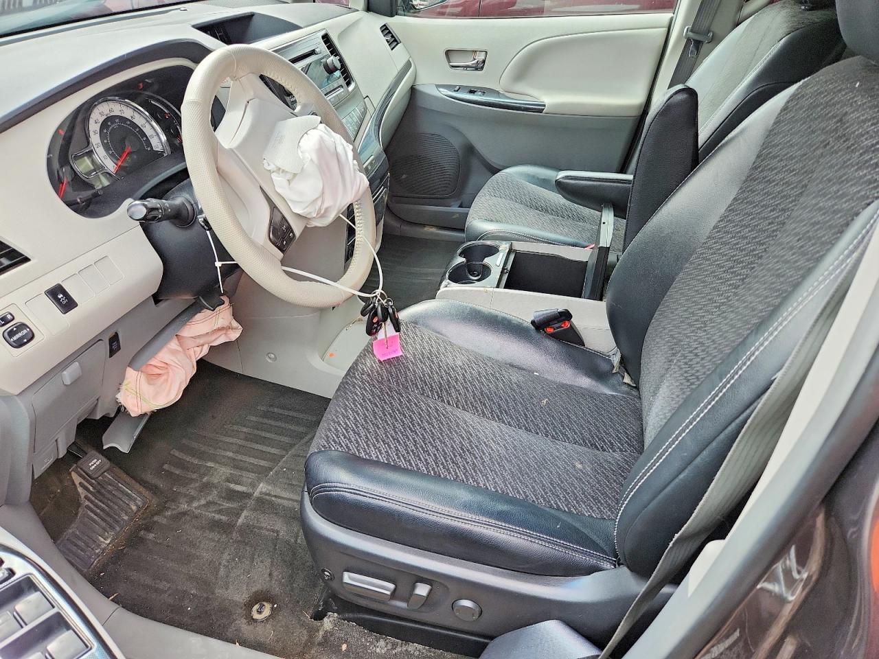 2013 Toyota Sienna Sport - Фото 7