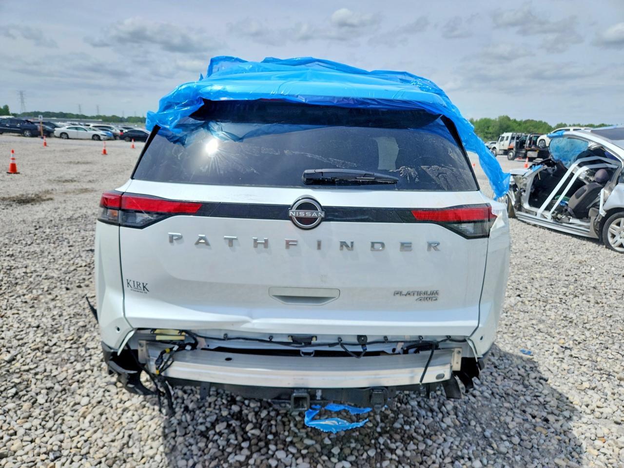 2025 Nissan Pathfinder Platinum - Image 6