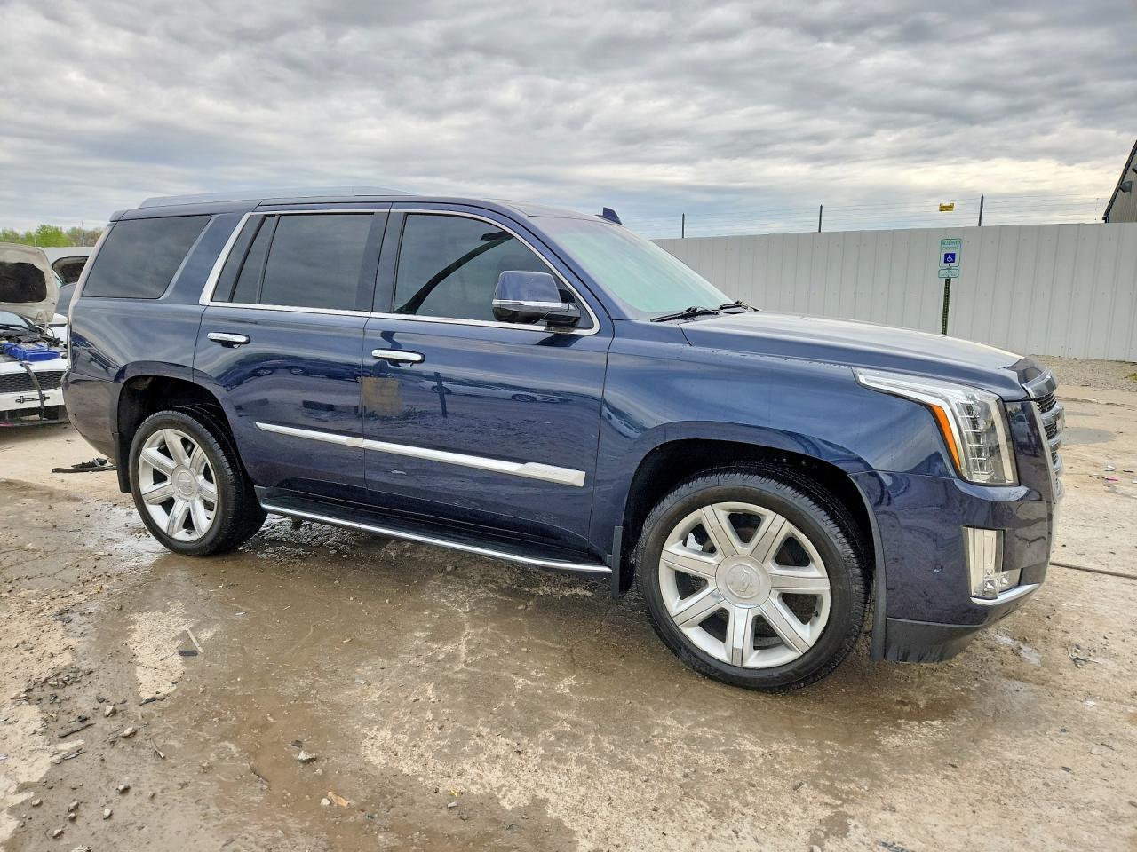 2019 Cadillac Escalade Luxury - Image 4