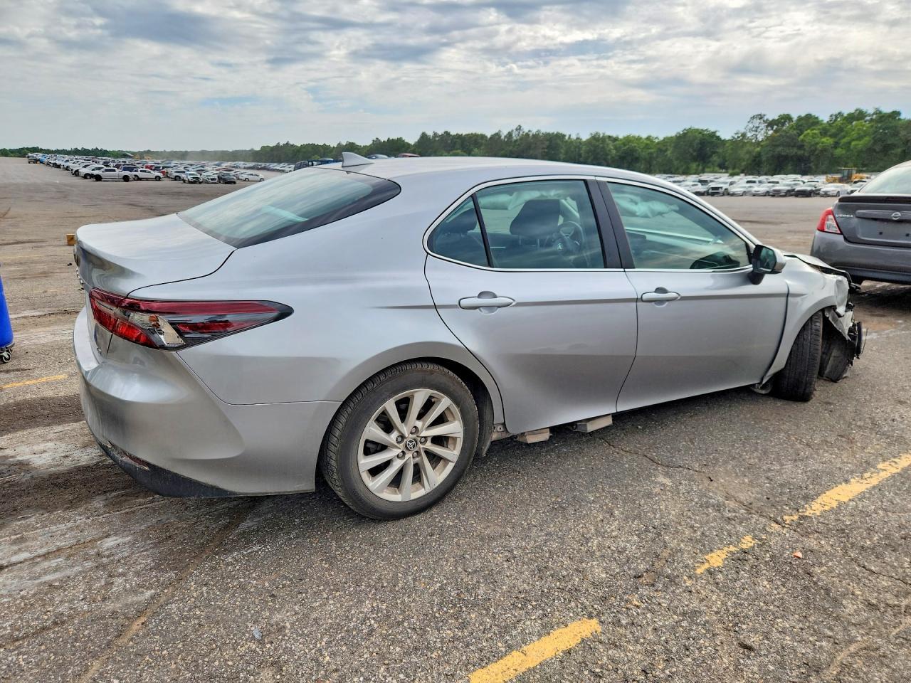 2024 Toyota Camry Le - Фото 3