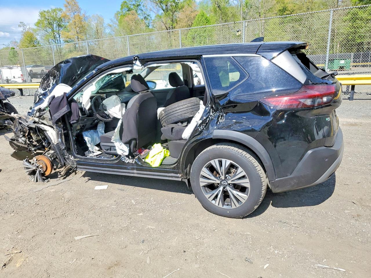 2023 Nissan Rogue Sv - Image 2