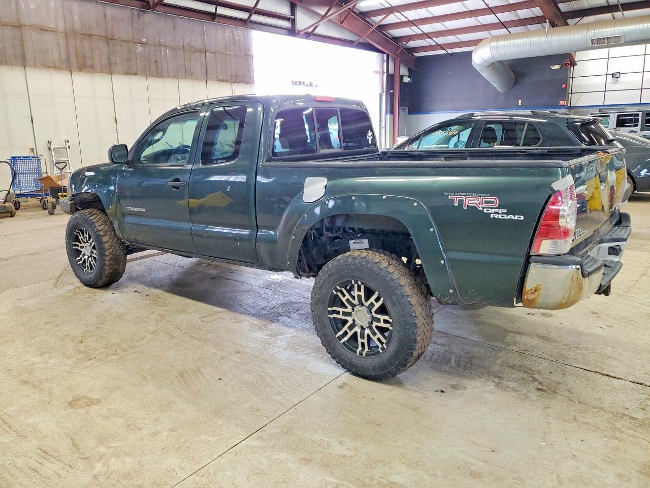 2010 Toyota Tacoma V6 - Фото 2