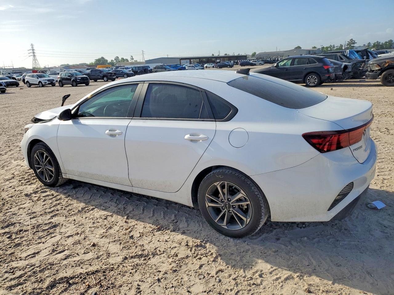 2024 Kia Forte Lxs - Image 2