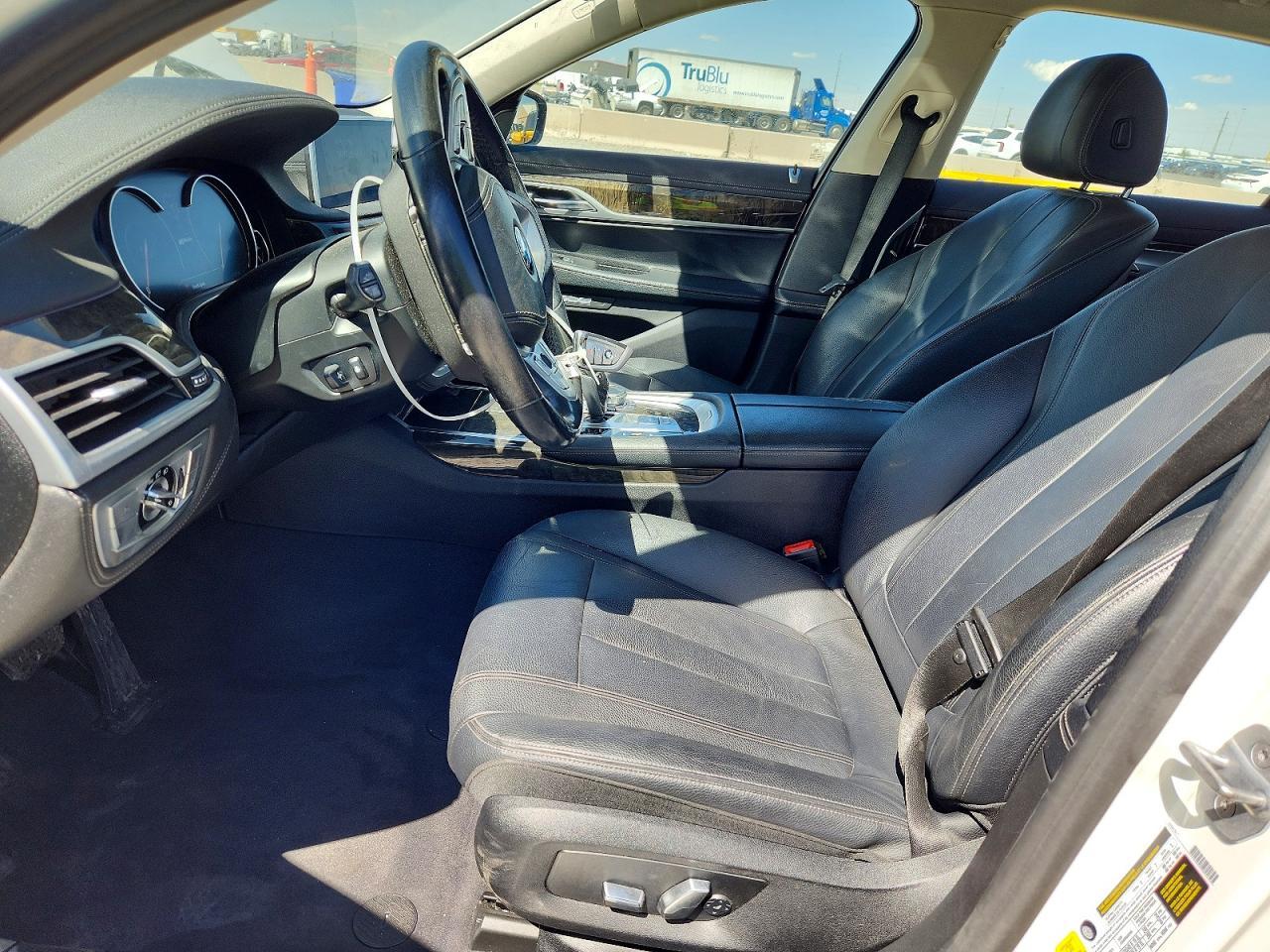 2018 BMW 740 Xe - Image 7