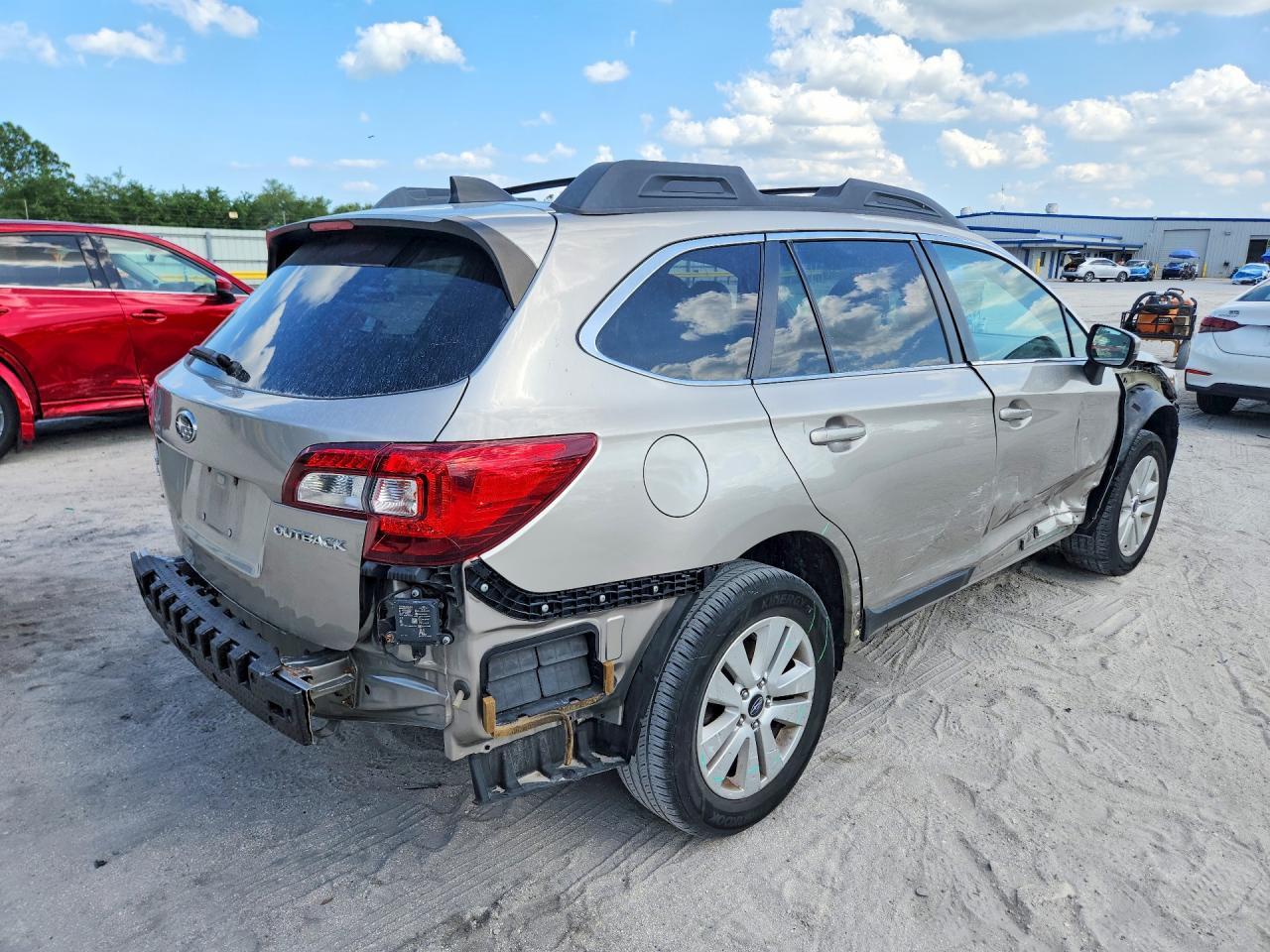 2018 Subaru Outback 2.5I Premium - Image 3