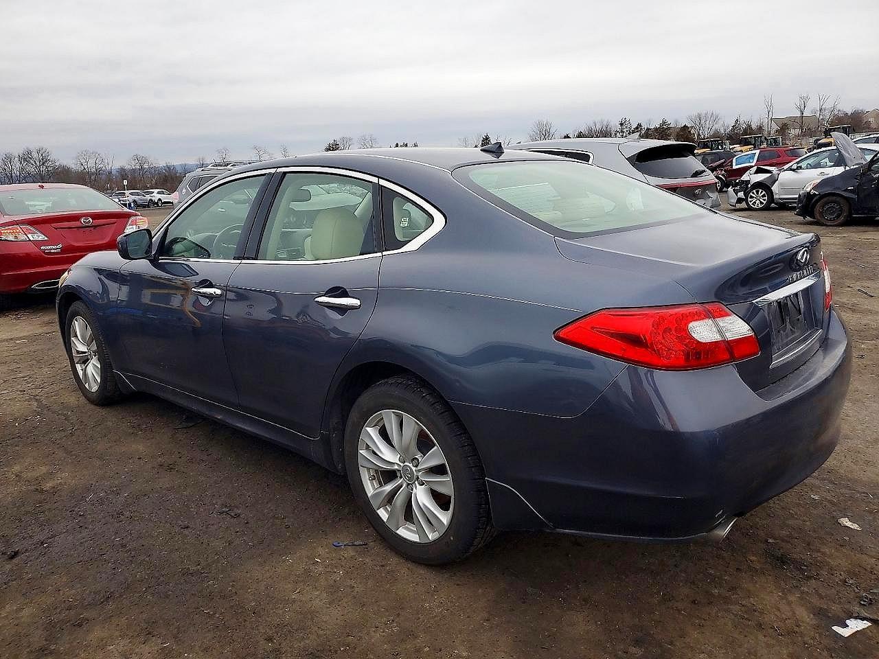 2011 Infiniti M37 X - Image 2