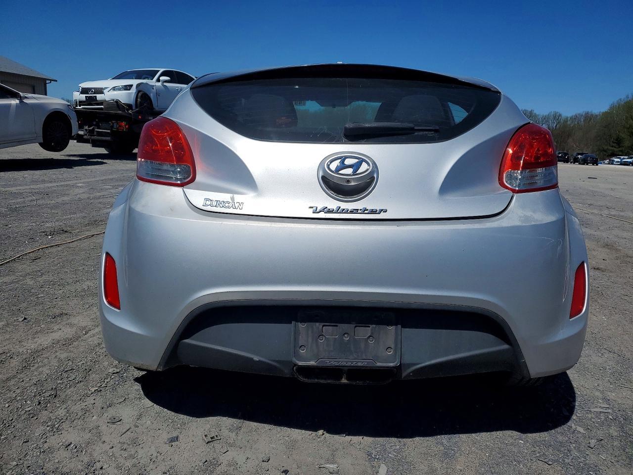 2015 Hyundai Veloster Base - Фото 6