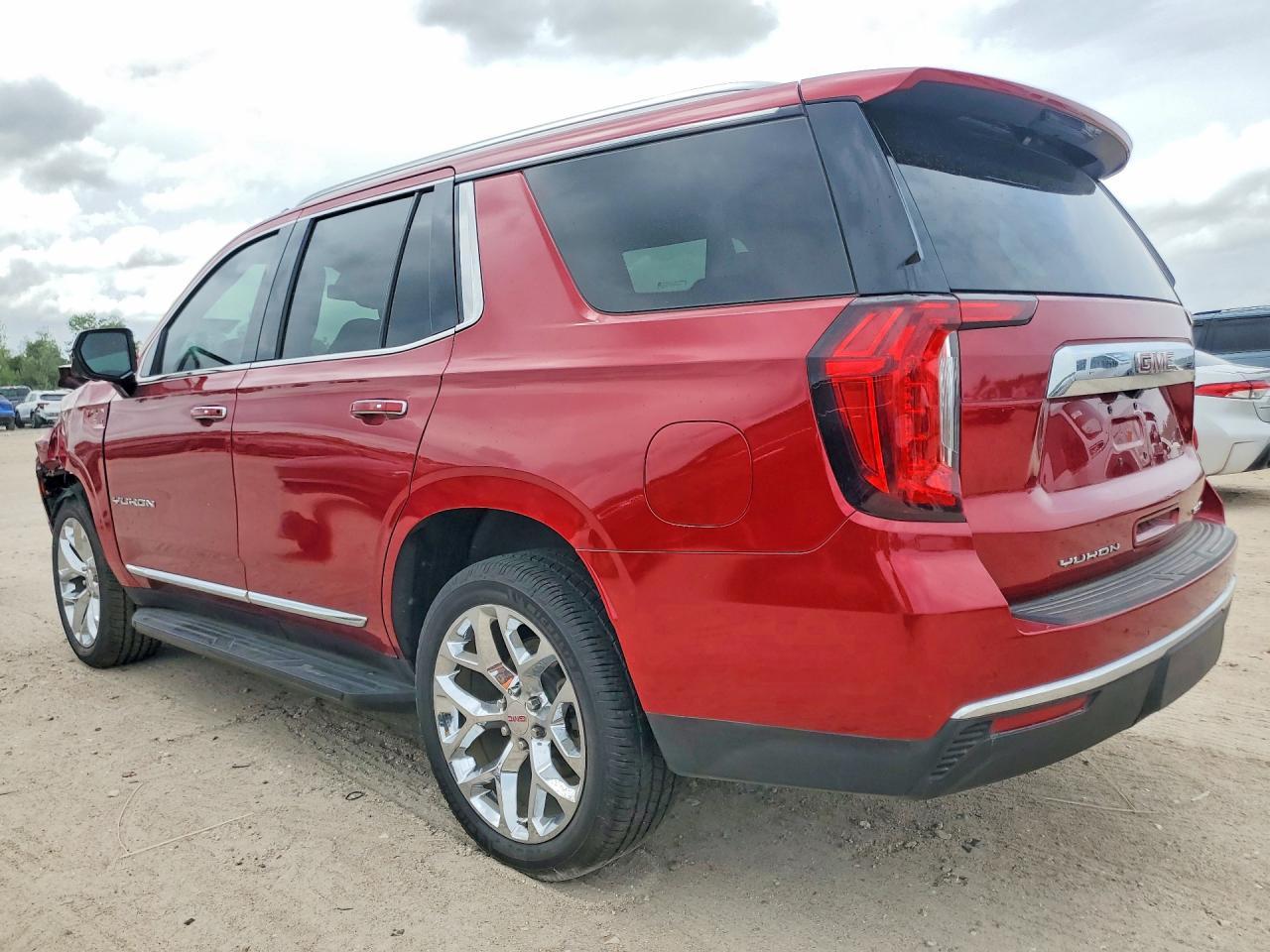 2022 GMC Yukon Slt - Image 2