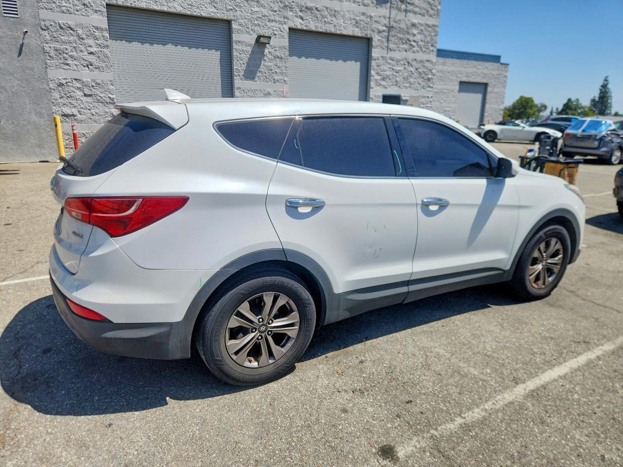 2015 Hyundai Santa Fe Sport 2.4L - Image 3