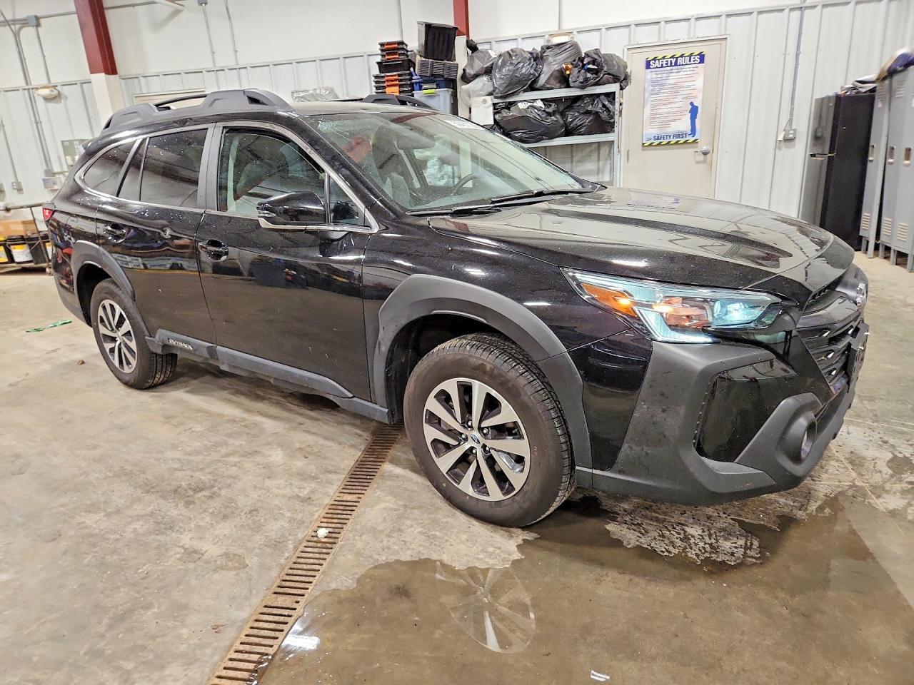 2025 Subaru Outback Premium - Image 4
