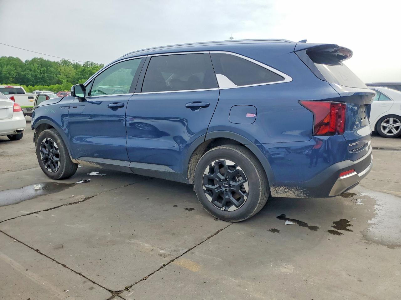 2025 Kia Sorento S - Image 2
