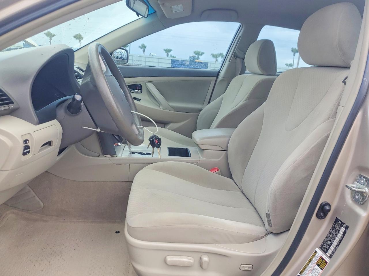 2009 Toyota Camry Le - Image 7