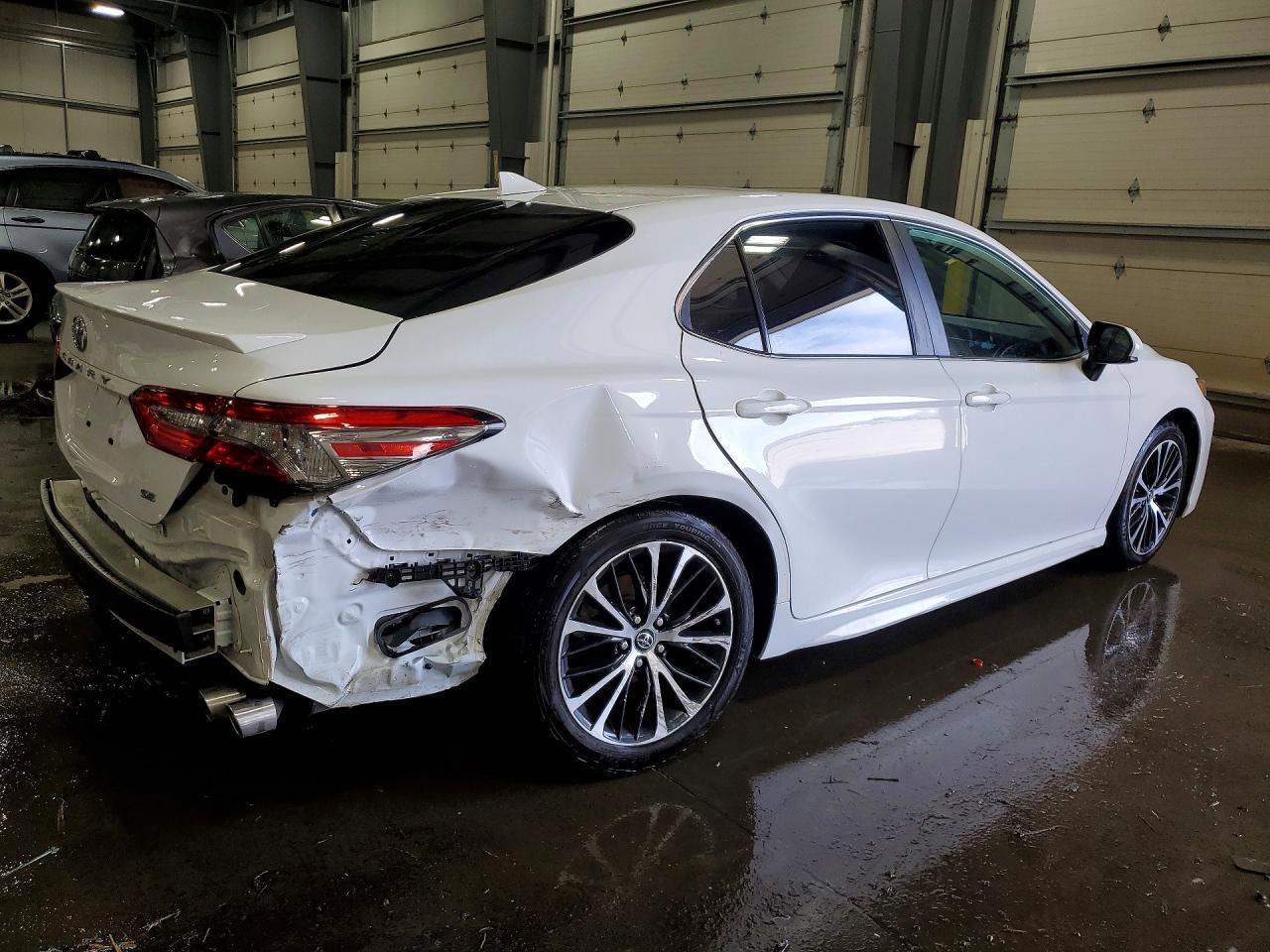 2019 Toyota Camry Se - Image 3