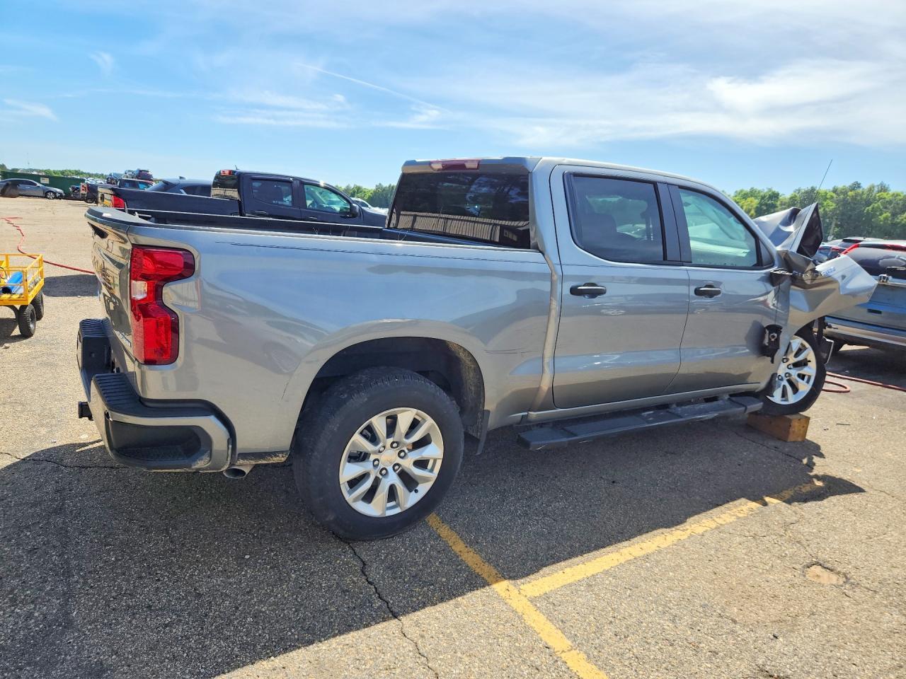 2024 Chevrolet Silverado C1500 Custom - Фото 3