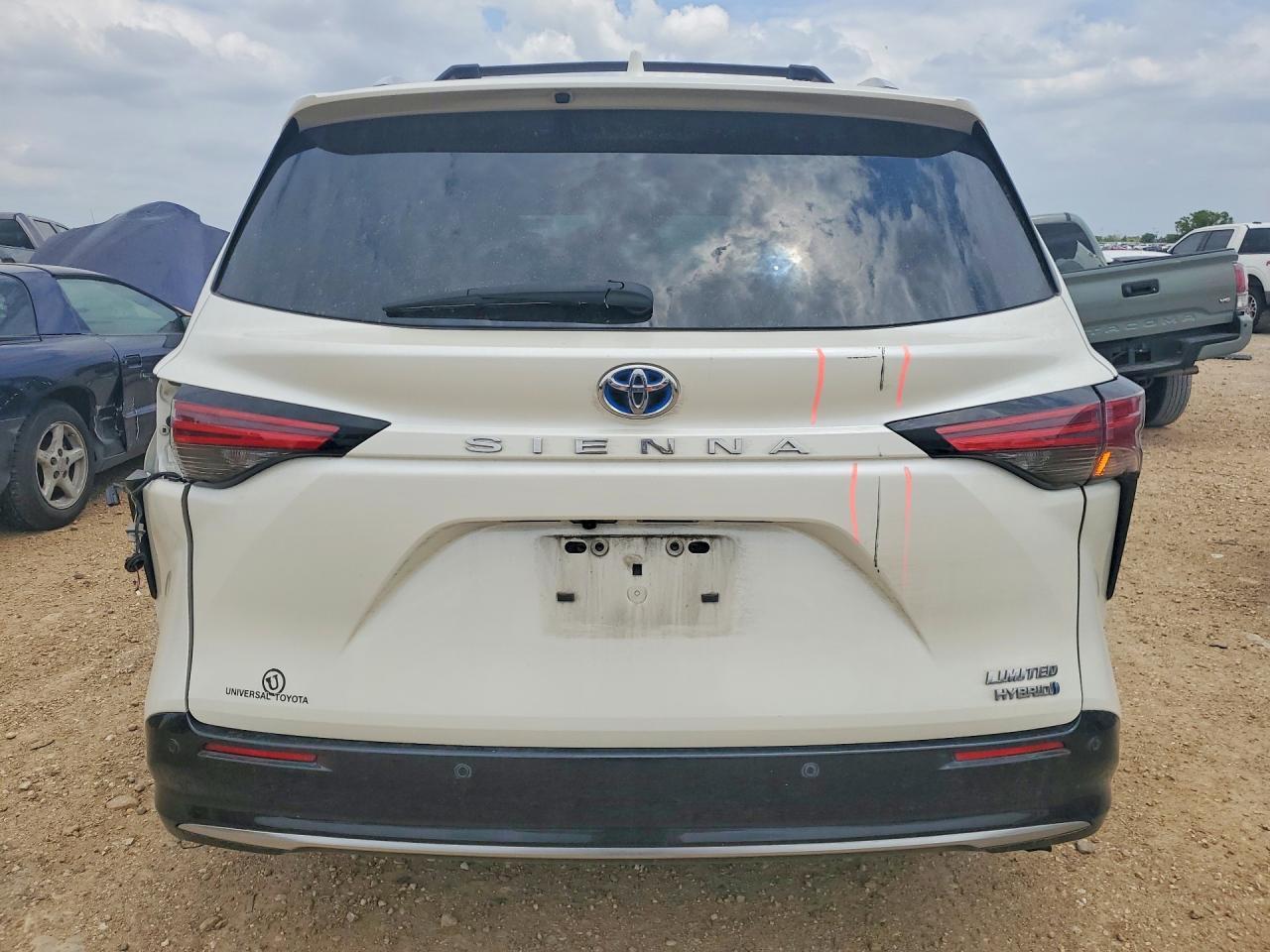 2021 Toyota Sienna Limited 7-Passenger - Image 6