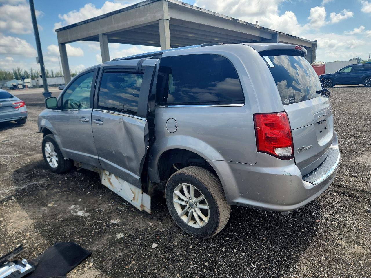 2018 Dodge Grand Caravan Sxt - Image 2