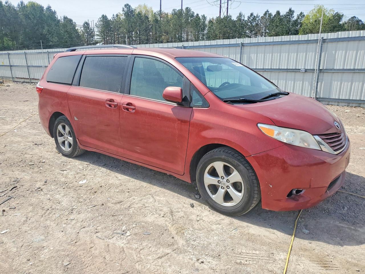 2016 Toyota Sienna Le 8-Passenger - Фото 4