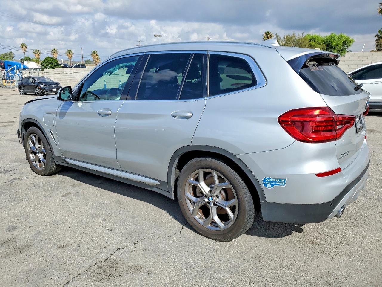 2021 BMW X3 xDrive30E - Фото 2