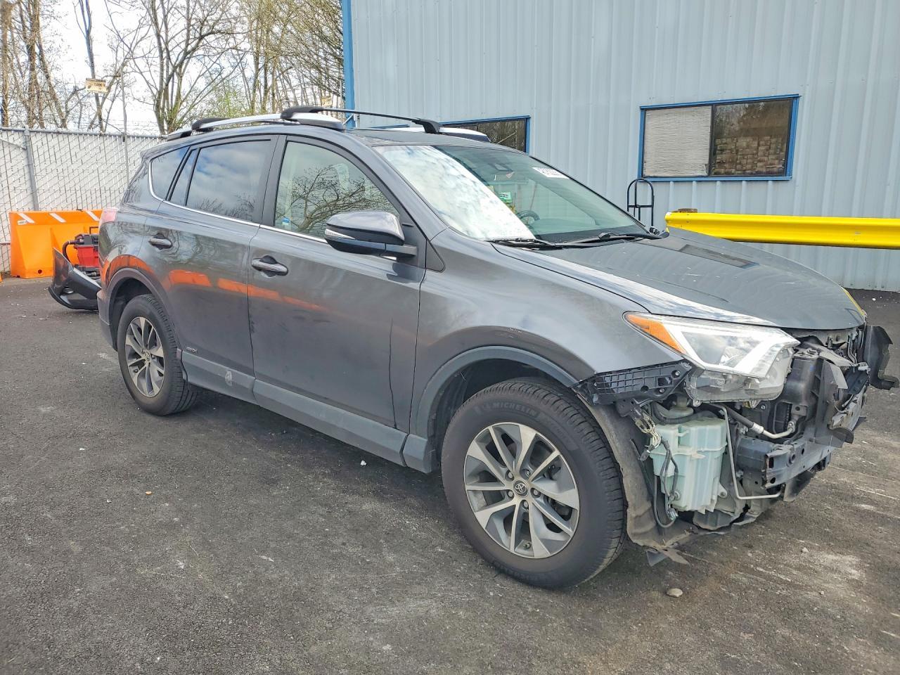 2016 Toyota Rav4 Hybrid Xle - Image 4