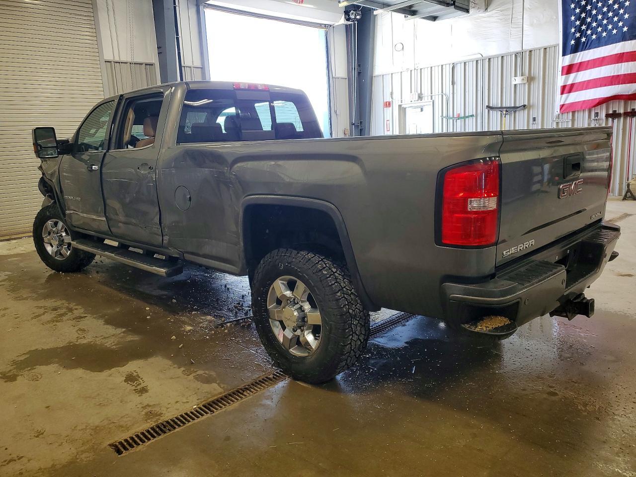 2017 GMC Sierra K3500 Denali - Фото 2