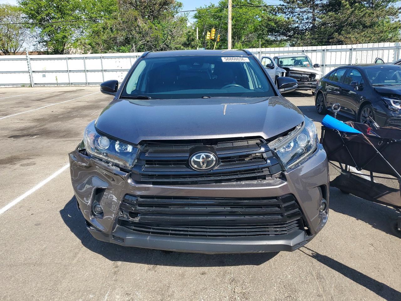 2019 Toyota Highlander Se - Фото 5